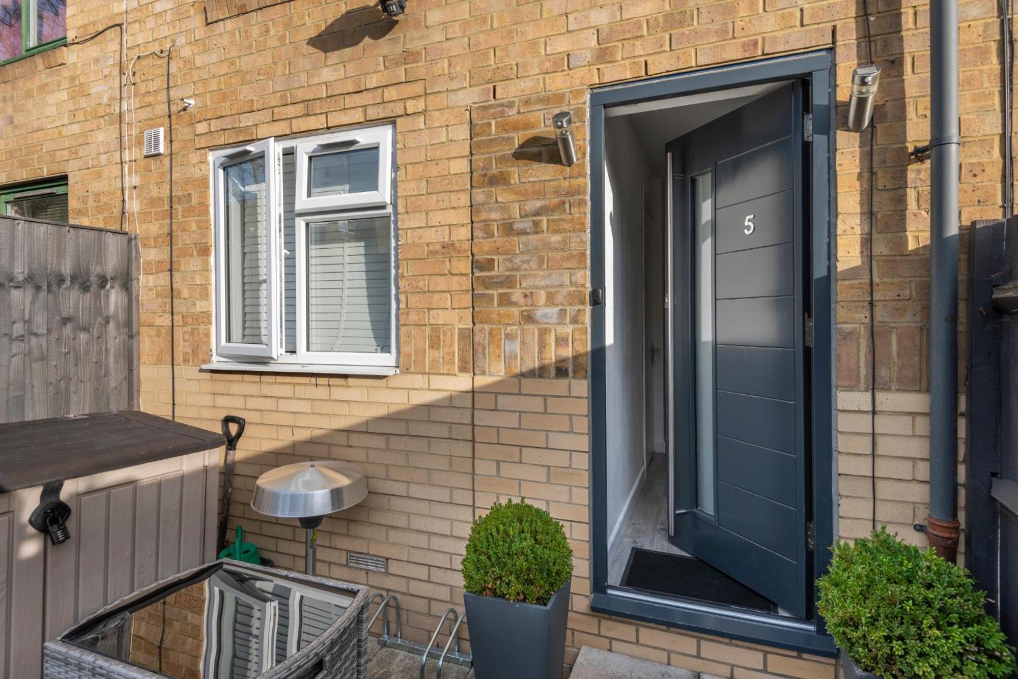 2 Bed Town House With Garden In Hackney, London Apartment Екстериор снимка