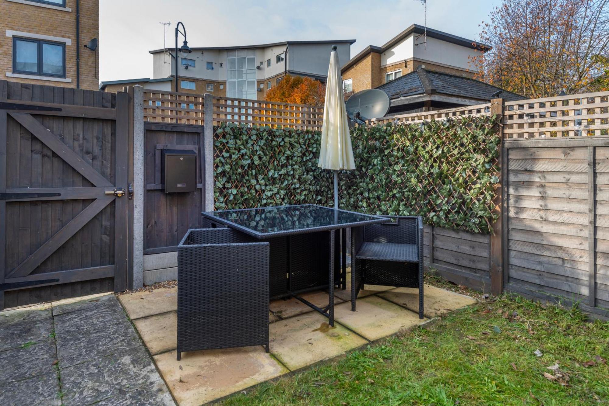 2 Bed Town House With Garden In Hackney, London Apartment Екстериор снимка