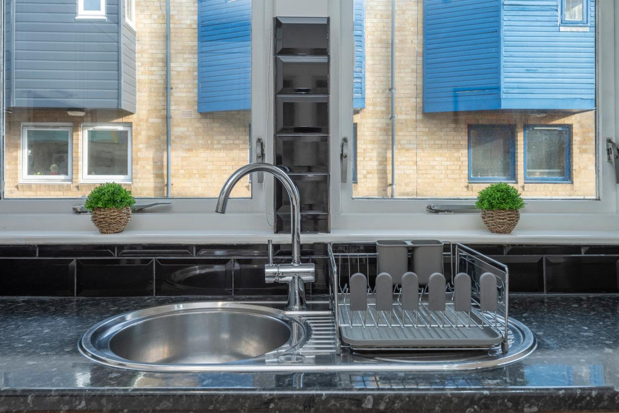 2 Bed Town House With Garden In Hackney, London Apartment Екстериор снимка